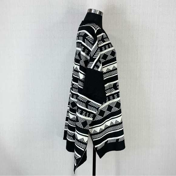 Jack by BB Dakota Cyndi Jacquard Oversized Modern Geometric Poncho - Size Med - Picture 7 of 15